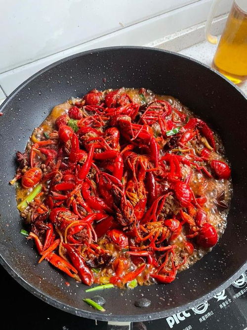 擔心飯館吃小龍蝦不干凈 一包調料一罐啤酒,手把手教你做小龍蝦